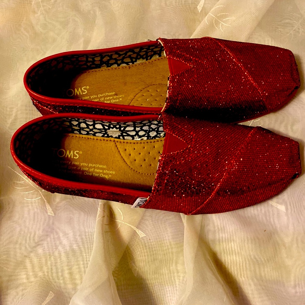 Almost new Glittery red Toms slip on shoe size 6w